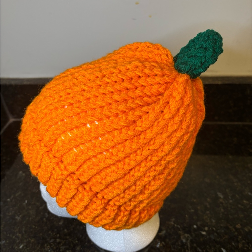 NWOT Adult/Teen Orange Knit Pumpkin Hat